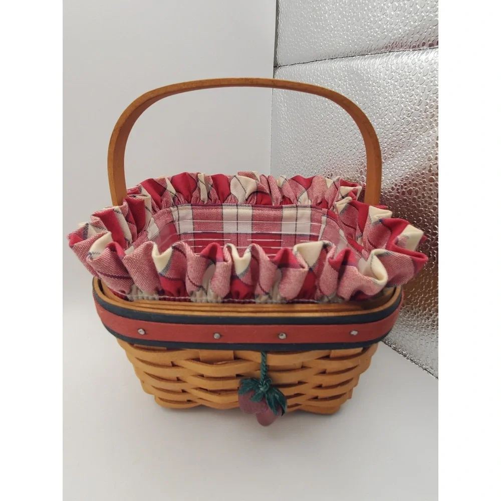 Vtg Longaberger All American Strawberry Basket with Liner Picnic Plaid 2001